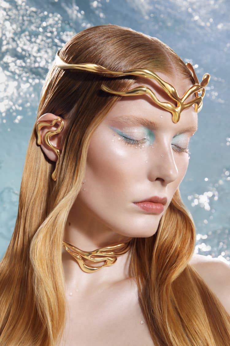 organic-shaped necklace in gold - Image 2